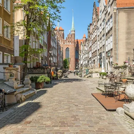 Wave - Mariacka Old Town *