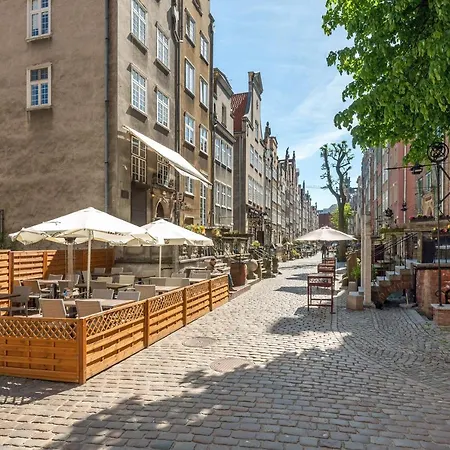 Wave - Mariacka Old Town غدانسك